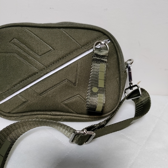 Go Dash Dot Convertible Fanny Pack - Picture 6 of 9